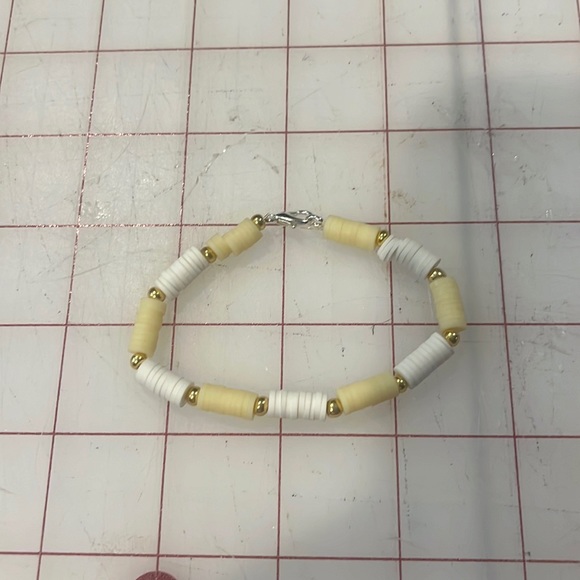 Yellow and white clay bead bracelet - Picture 1 of 1